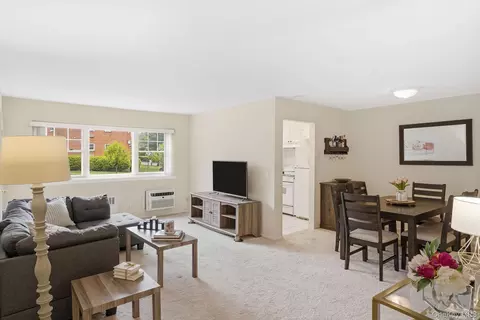 Living - 1879 Crompond Rd #C10, Peekskill, NY 10566 photo 1 of 3