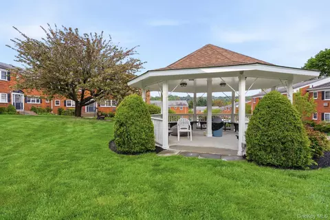 Exterior - 1879 Crompond Rd #C10, Peekskill, NY 10566 photo 4 of 5