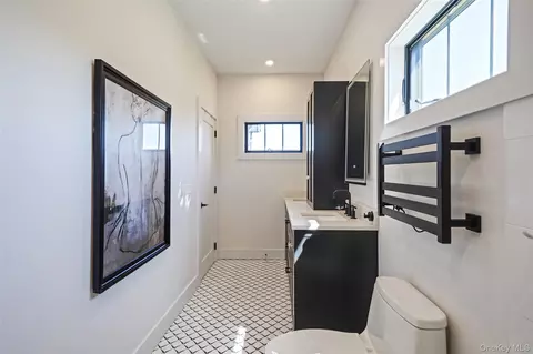 Bath - 52 Tyler Dr, Riverhead, NY 11901 photo 3 of 4