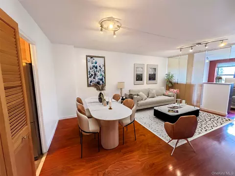 61-20 Grand Central Pkwy #C1100, Forest Hills, NY 11375