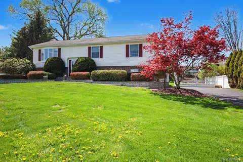 15 Sycamore Rd, Southeast, NY 10509