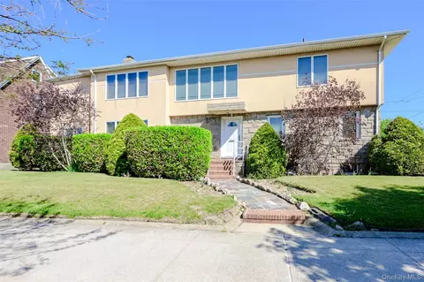 13802 Rockaway Beach Blvd, New York, NY 11694