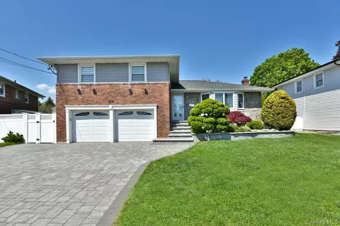 837 Beckman Dr, North Bellmore, NY 11710