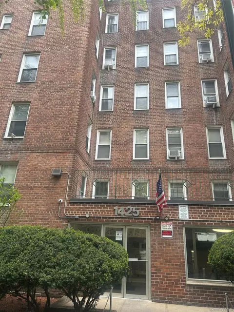 1425 Thieriot Ave #1J, New York, NY 10460