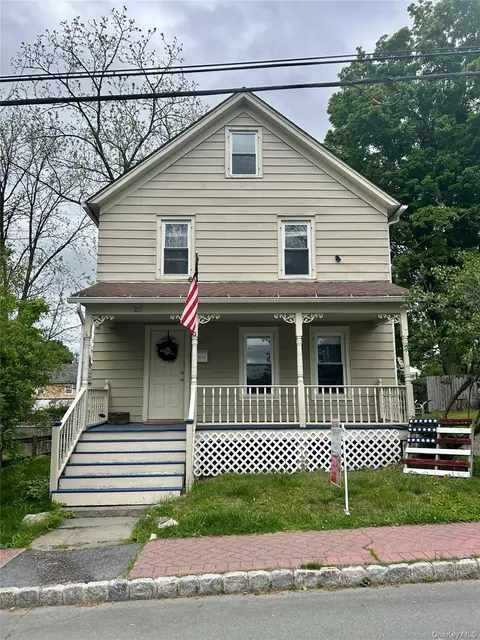 20 Van Buren St, Warwick, NY 10990