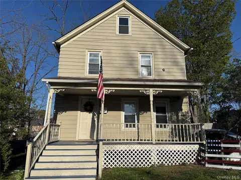 20 Van Buren St, Warwick, NY 10990