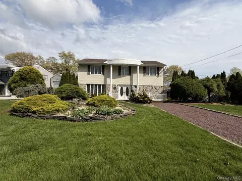 217 Audwin Dr, Islip Terrace, NY 11752