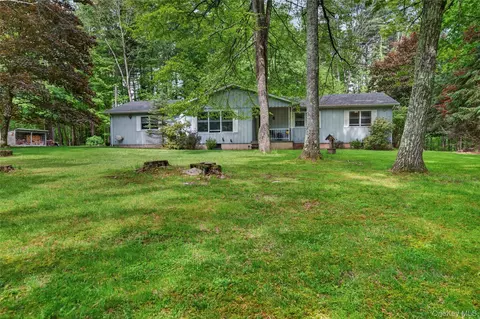 11 Fairway Dr, Highland, NY 12743