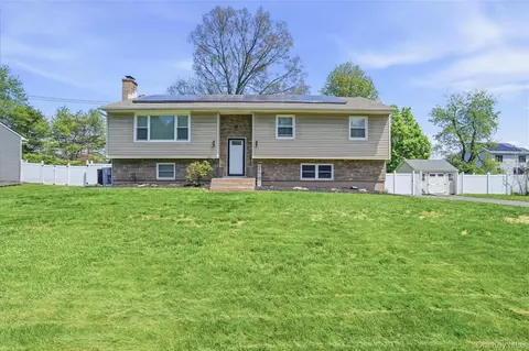 12 Daisy Ln, Wappinger, NY 12590