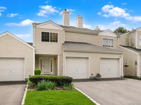 280 Ranch Cir #280, Manorville, NY 11949