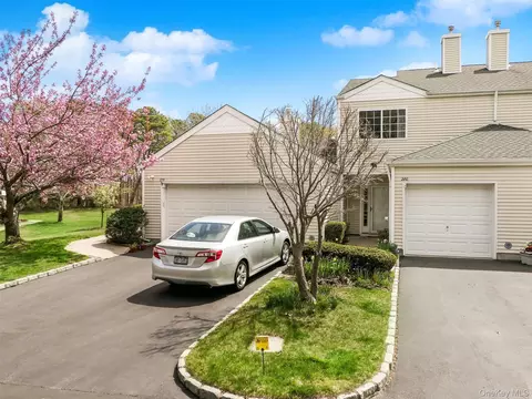 280 Ranch Cir #280, Manorville, NY 11949