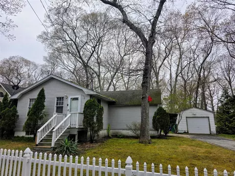 117 Maple Ave, Southampton, NY 11901