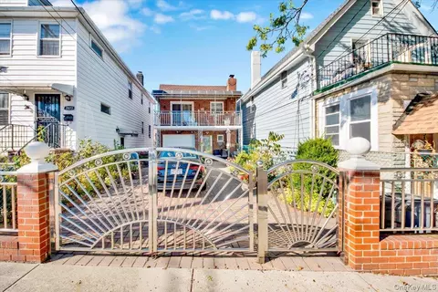 2877 Waterbury Ave, New York, NY 10461