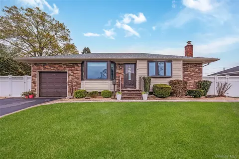 41 Burlington Ave, Deer Park, NY 11729
