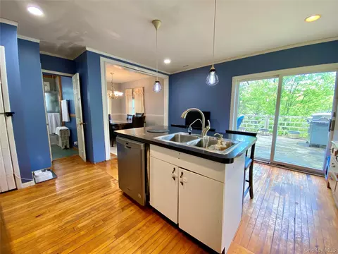 Kitchen - 10 Willard Pl, Monroe, NY 10950 photo 2 of 4