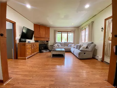 Living - 10 Willard Pl, Monroe, NY 10950 photo 1 of 4