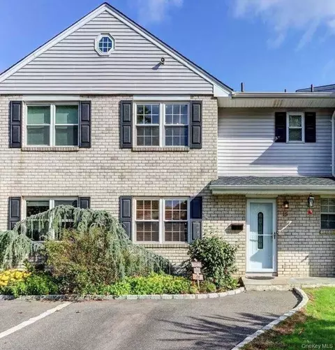 15 Manors Dr, Jericho, NY 11753
