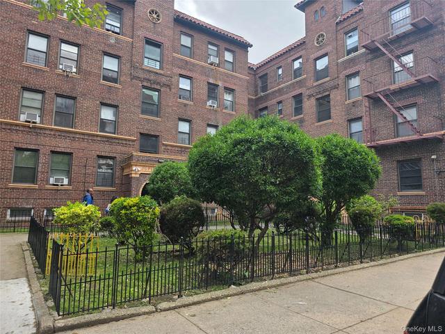 62-64 Saunders St #Q4, New York, NY 11374