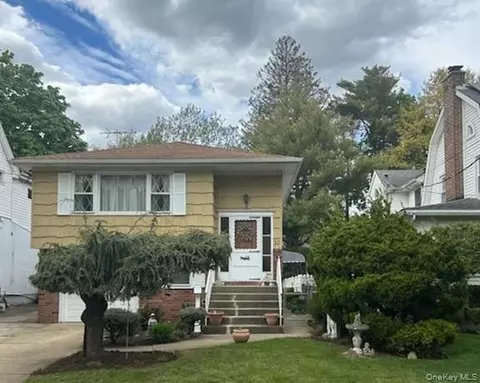 30 Malverne Ave, Malverne, NY 11565