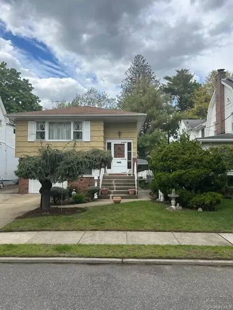 30 Malverne Ave, Malverne, NY 11565