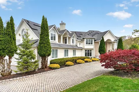 23 Greenwich Ave, Central Valley, NY 10917