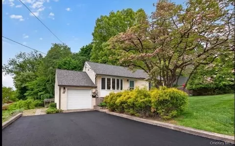 29 Christine Ln, Orangetown, NY 10983