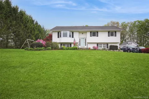 43 Red Fox Ln, Southeast, NY 10509