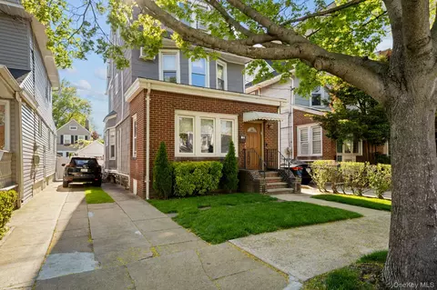 8514 123rd St, New York, NY 11415