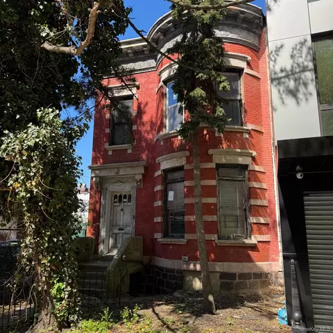 10811 72nd Ave, New York, NY 11375