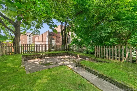 Exterior - 931 Diven St, Peekskill, NY 10566 photo 8 of 9