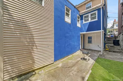Exterior - 931 Diven St, Peekskill, NY 10566 photo 5 of 9