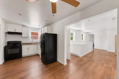 Entry Way - 931 Diven St, Peekskill, NY 10566 photo 1 of 3