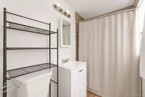 Bath - 931 Diven St, Peekskill, NY 10566 photo 1 of 2