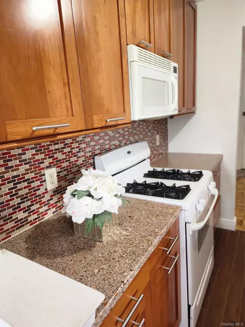 370 Central Ave #5J, Greenburgh, NY 10583