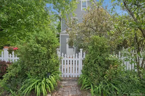 16 Cedar St, Greenburgh, NY 10706