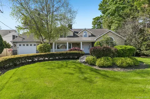 111 Palmyra Ave, Woodmere, NY 11598