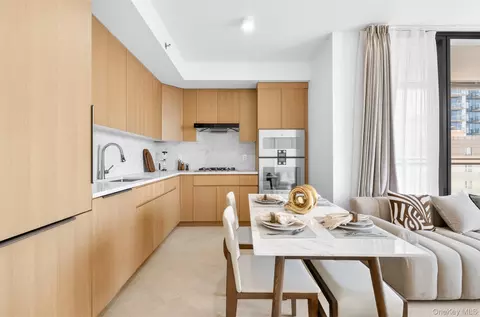 Dining - 133-25 37th Ave #8D, Flushing, NY 11354 photo 2 of 3