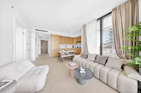 Living - 133-25 37th Ave #8D, Flushing, NY 11354 photo 3 of 4