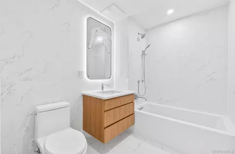 Bath - 133-25 37th Ave #8D, Flushing, NY 11354 photo 2 of 5
