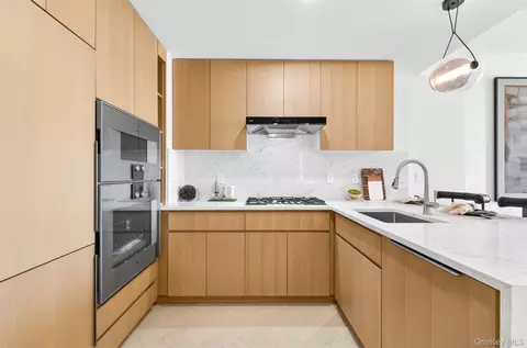 Kitchen - 133-25 37th Ave #8D, Flushing, NY 11354 photo 2 of 9