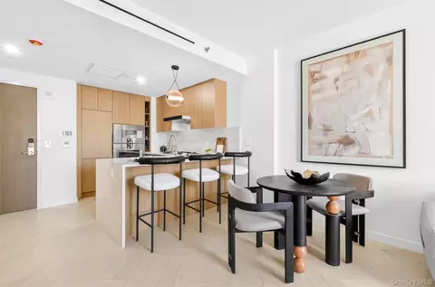 Dining - 133-25 37th Ave #8D, Flushing, NY 11354 photo 1 of 3