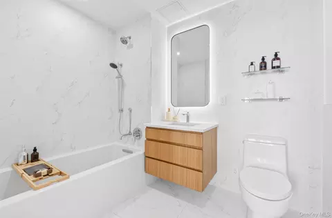 Bath - 133-25 37th Ave #8D, Flushing, NY 11354 photo 4 of 5