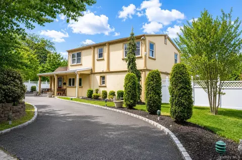 66 Grace Ln, Levittown, NY 11756