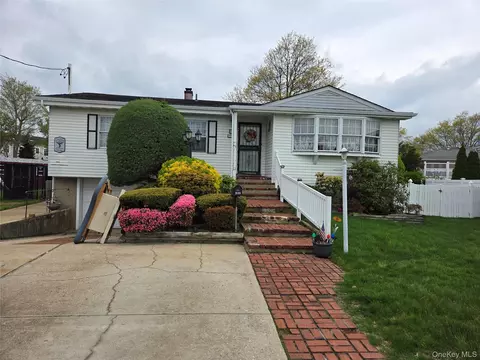 2566 Nelson Dr, Seaford, NY 11783