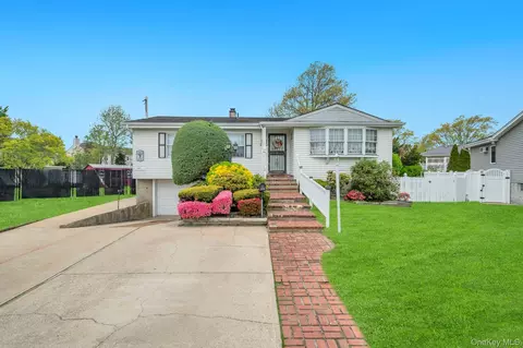 2566 Nelson Dr, Seaford, NY 11783