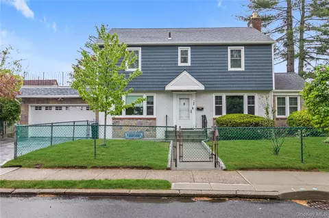 165 Linmouth Rd, Malverne, NY 11565