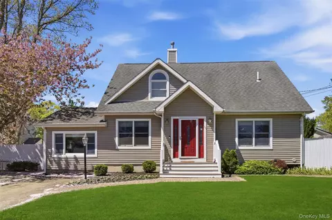 5 E Haven Ln, East Northport, NY 11731