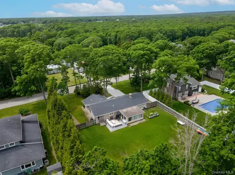 27 Canvasback Ln, East Quogue, NY 11942