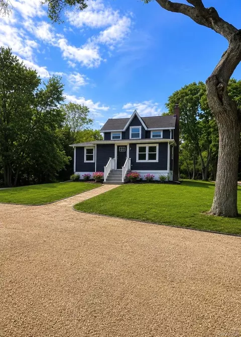 452 Montauk Hwy, East Quogue, NY 11942