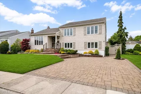 29 Acme Ave, Bethpage, NY 11714
